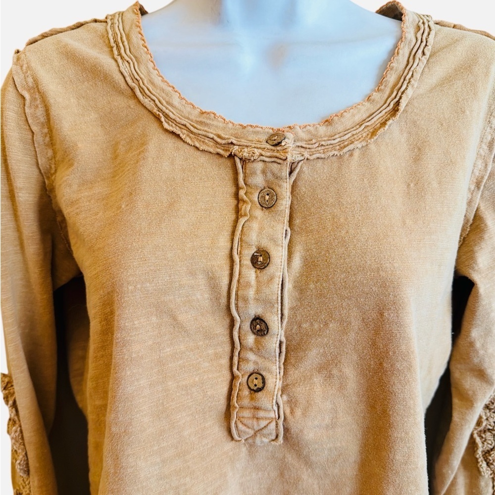 Easel Henley Long Sleeve Top Size Small Camel Color Scooped Neckline Relaxed Fit - Picture 5 of 13